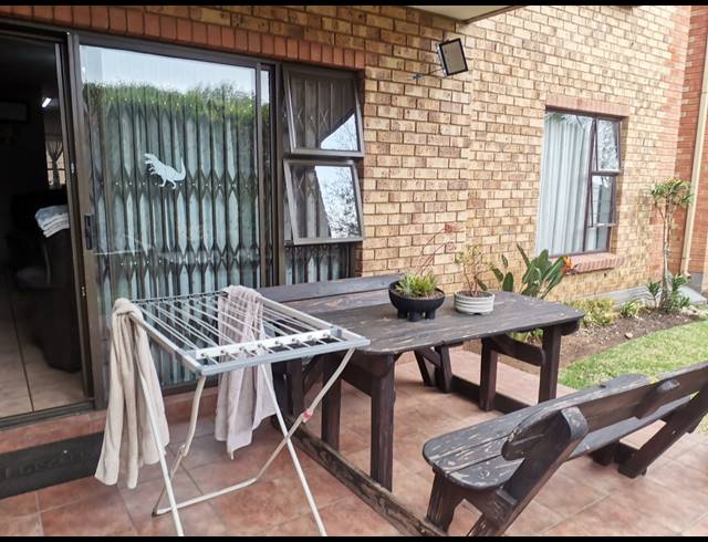 2 BEDROOM SECTIONAL TITLE FOR SALE IN SONNEVELD